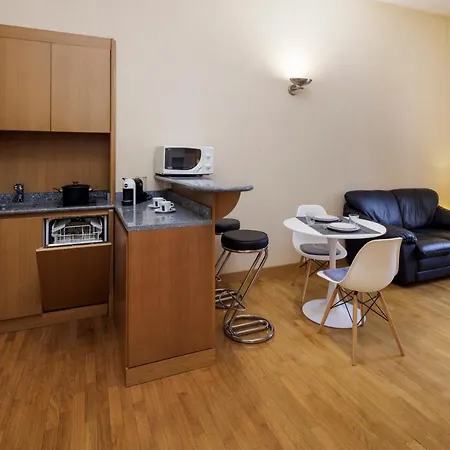 Dynasty Downtown 4* Turín