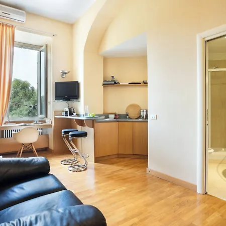 Dynasty Downtown Aparthotel