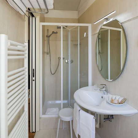 Dynasty Downtown Apartahotel 4*